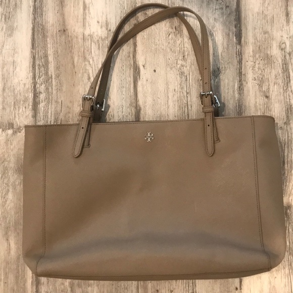 Tory Burch Handbags - Tory Burch York Buckle tote